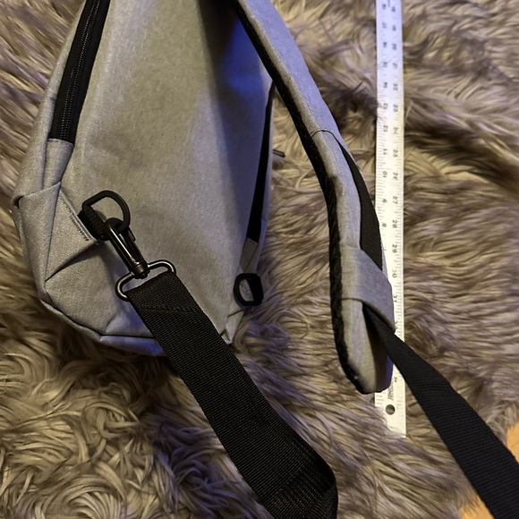 Like NEW ACCRA Canvas Unisex Side bag - Picture 9 of 10